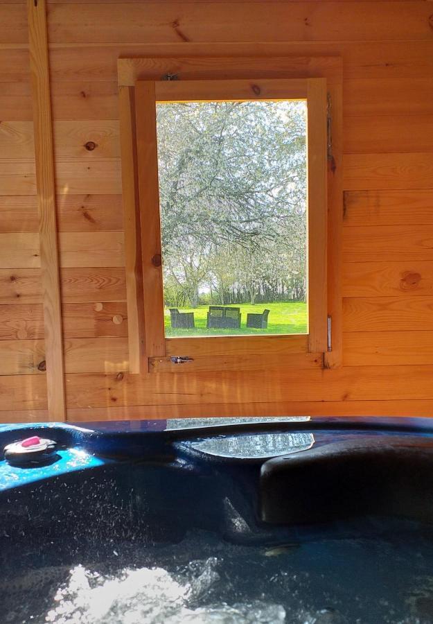 La Berrycurienne: Private Spa Suites Near Beauval Zoo Lucay-le-Male Exterior photo
